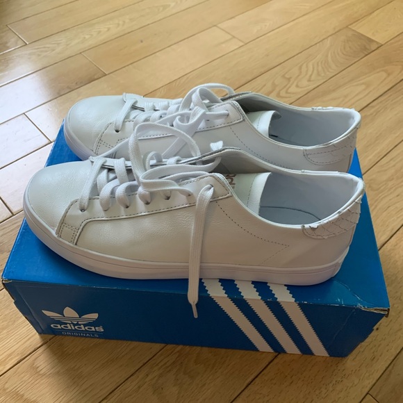 ADIDAS Courtvantage - Picture 2 of 8